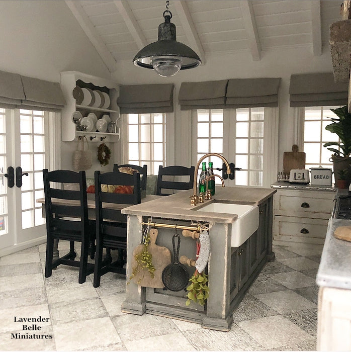 Stoneleigh Kitchen Roombox - 1:12 scale