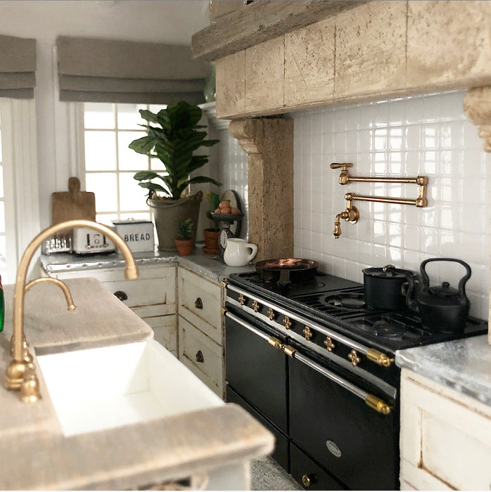 Stoneleigh Kitchen Roombox - 1:12 scale
